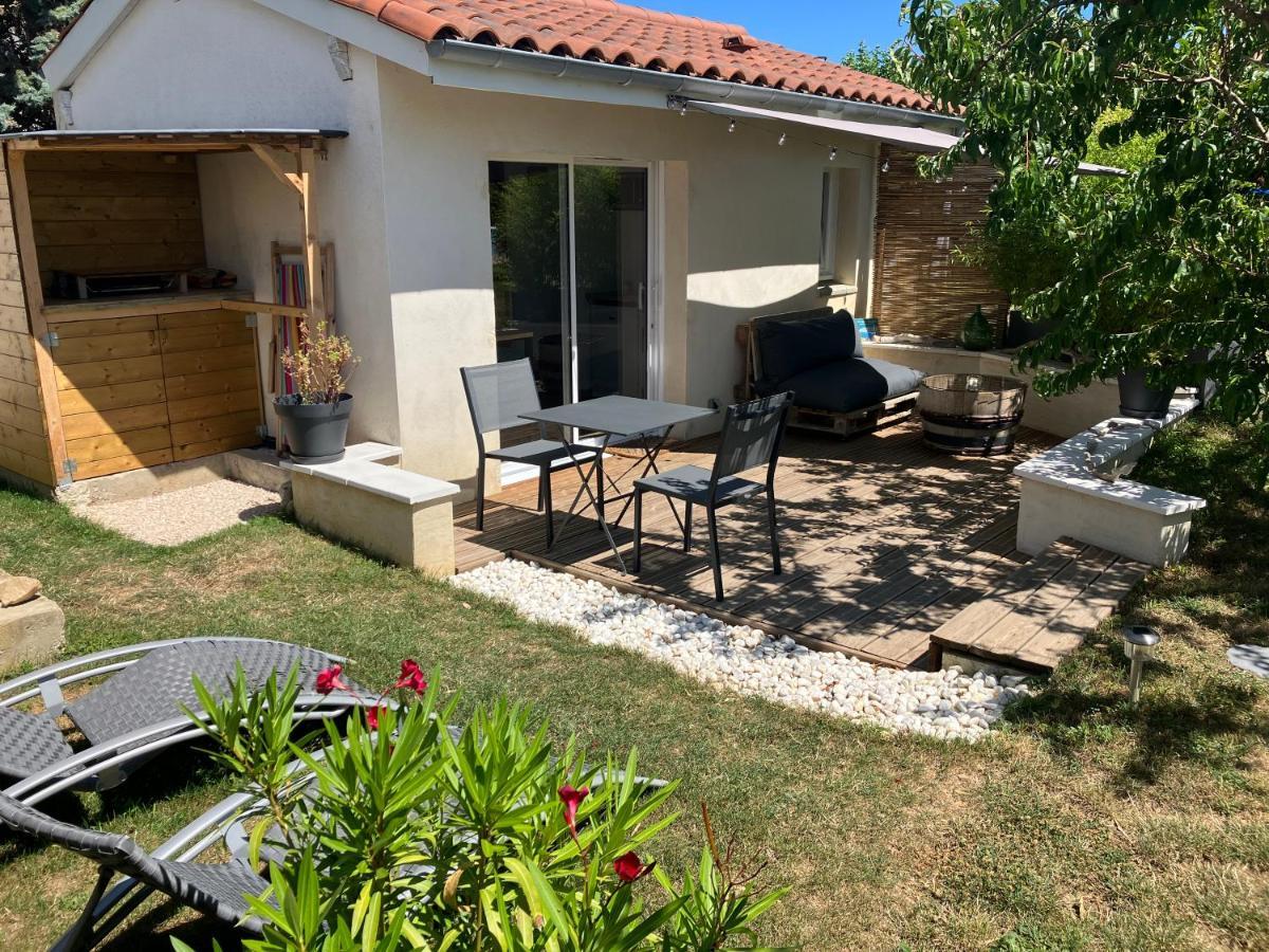 Gite Bambou Avec Piscine Saint-Andeol-le-Chateau Exterior photo